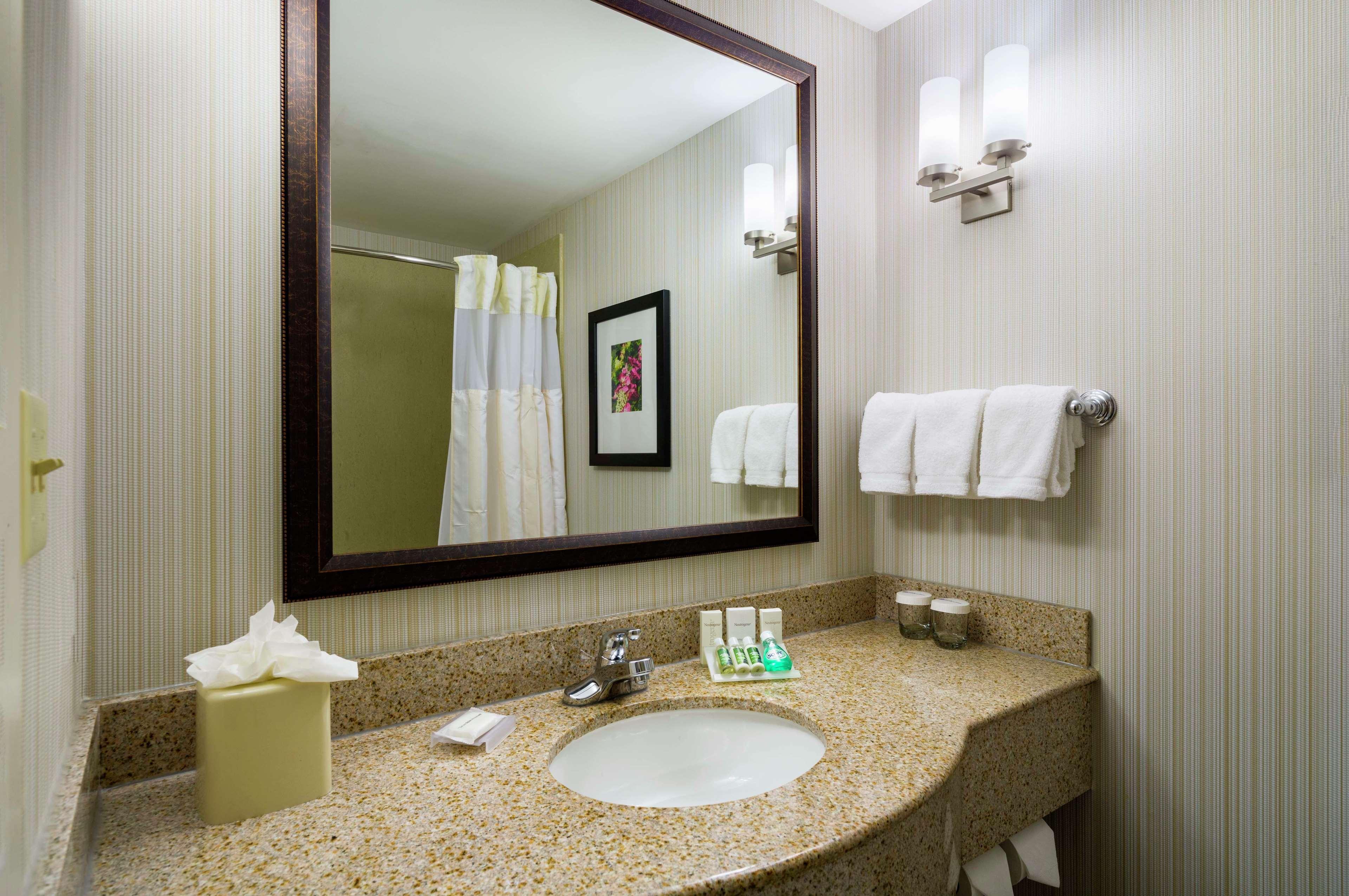 Hilton Garden Inn Edison/Raritan Center Exteriör bild