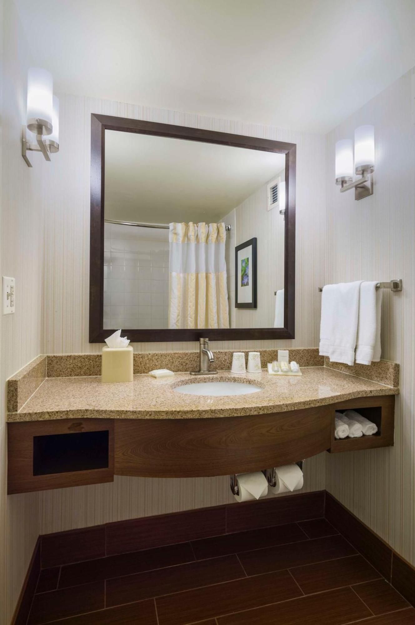 Hilton Garden Inn Edison/Raritan Center Exteriör bild